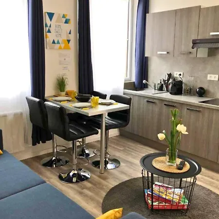 Appartement - Parking Prive Gratuit, Proche Centre-ville Et Gare De Saint-omer *