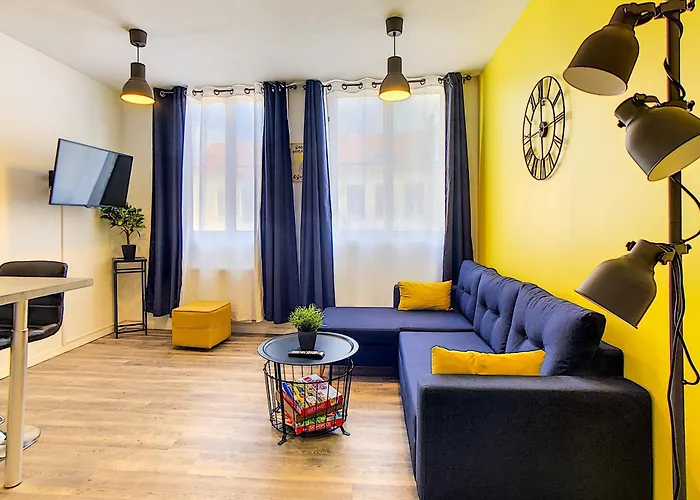 - Parking Prive Gratuit, Proche Centre-ville Et Gare De Saint-omer Апартаменты *